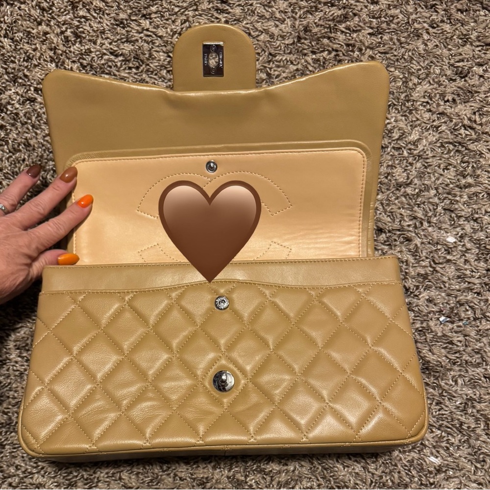 Chic Tan Quilted Leather Shoulder Bag - Picture 7 of 11